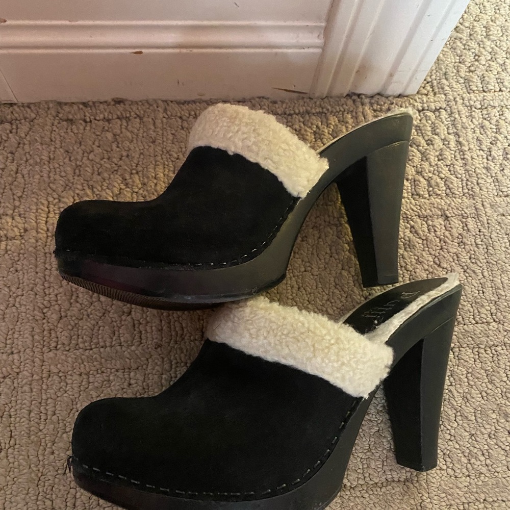 Shoes - Picture 4 of 5